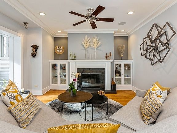 5th image of 922 W Carmen Ave #1W