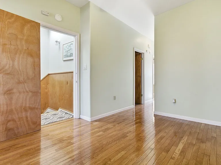 470 Mallory Ave #2 — Photo 12