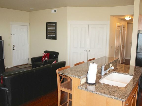 3rd image of 4395 Westshore Dr NE