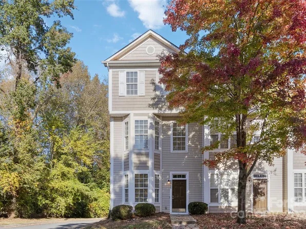 8015 Kings Creek Dr, Charlotte, NC 28273