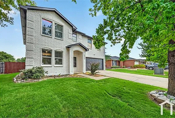 5 bed, 2306 sqft, $3,930 — Photo 3