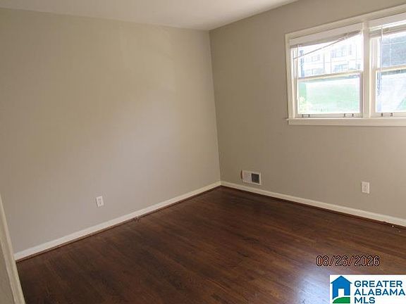 5th image of 704 Sundale Dr