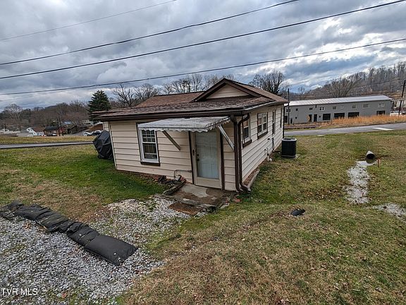 2nd image of Dogwood St