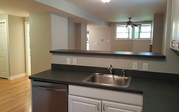 3rd image of 4655 N Hermitage Ave