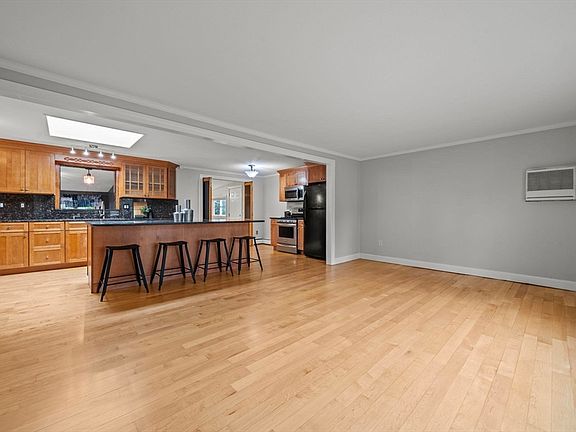 3rd image of 24 Prospect Ave