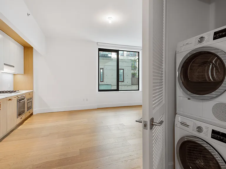 22-18 Jackson Ave #303 — Photo 4