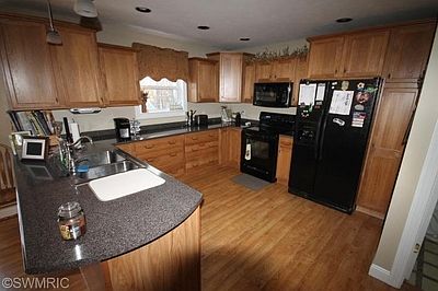 5th image of 6830 Blossom Ct