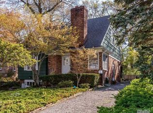 15 Roberts Rd, Bayville, NY 11709