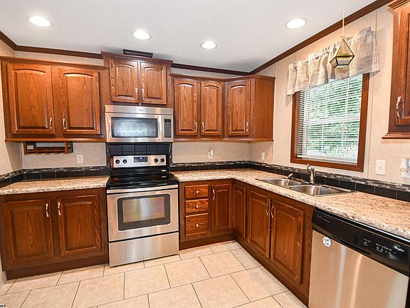 5th image of 13 Carmel Estates Dr