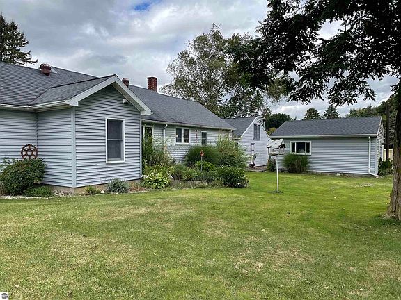 5th image of 4658 N Croswell Rd