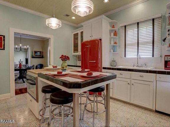 5th image of 1015 Lee Ave