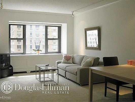 1st image of 20 W 64th St APT 18U