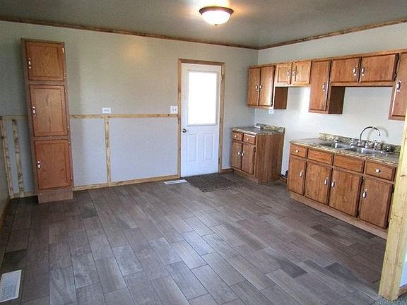 4th image of 330 Green Acre Ln