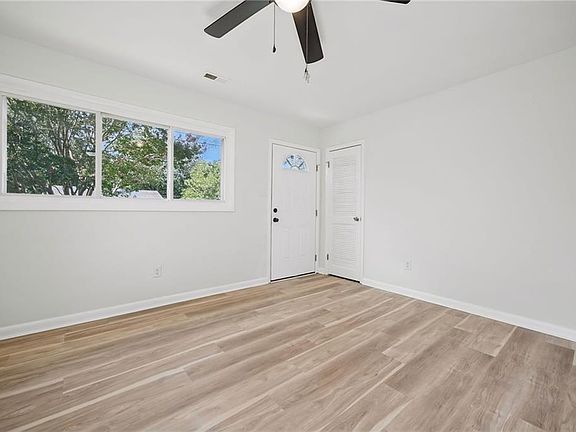 3rd image of 1830 Beall Dr