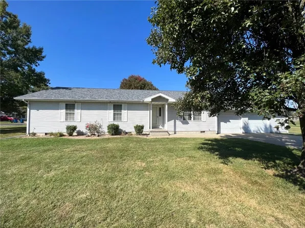 701 N Van St, Olney, IL 62450