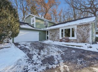 1276 Dunberry Ln, Eagan, MN 55123