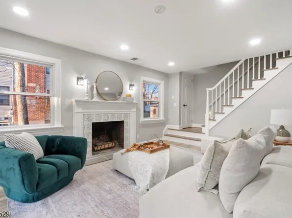 77 Chestnut Dr, Wayne Twp., NJ 07470