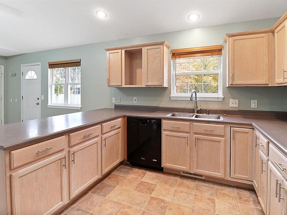 4th image of 5507 Sapphire St