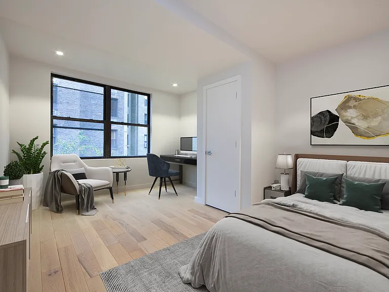 241 E 18th St #2 — Photo 8