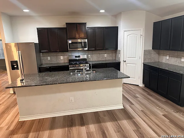 4 bed, 2.0 bath, 1702 sqft, $1,895 — Photo 2