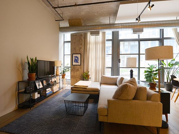 4th image of 900 N Kingsbury St APT 759