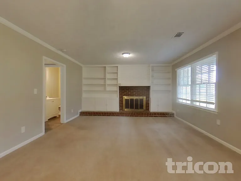 2339 Country Club Dr SE — Photo 3