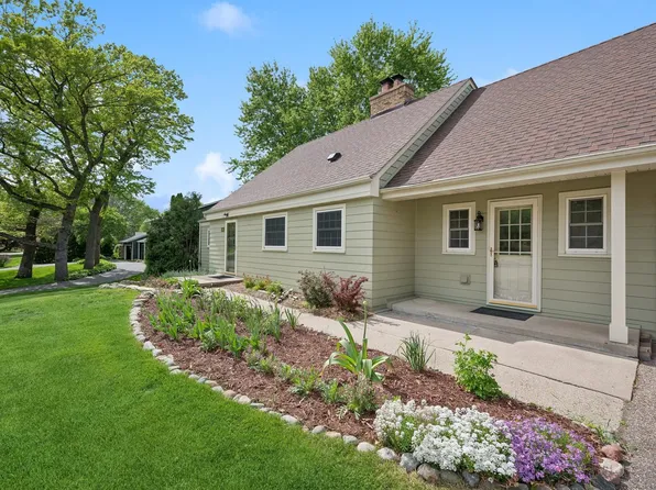 2405 Jewel Ln N, Plymouth, MN 55447
