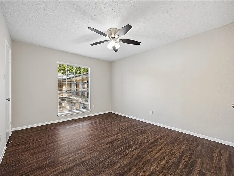 Emerson Street Apartments — Photo 20