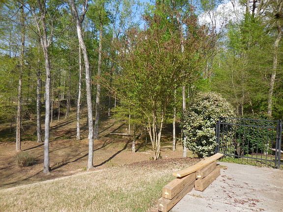3rd image of 389 Barnsley Dr