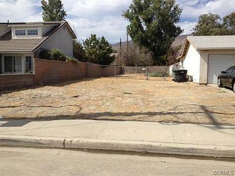 3rd image of 755 E 1st St