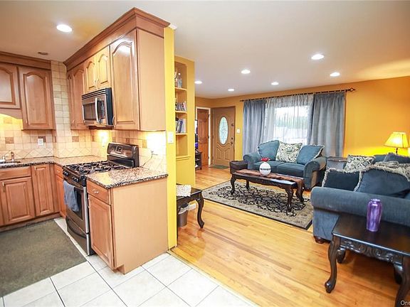 2nd image of 8 Osage Dr W