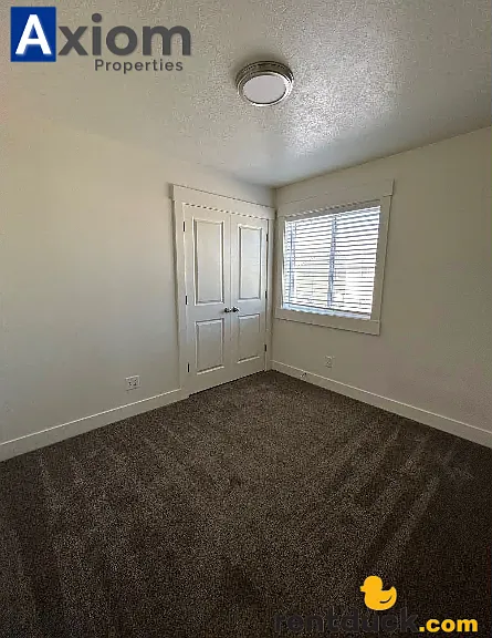 Beautiful 3 bedroom 1 bathroom apartment available now! — Photo 10