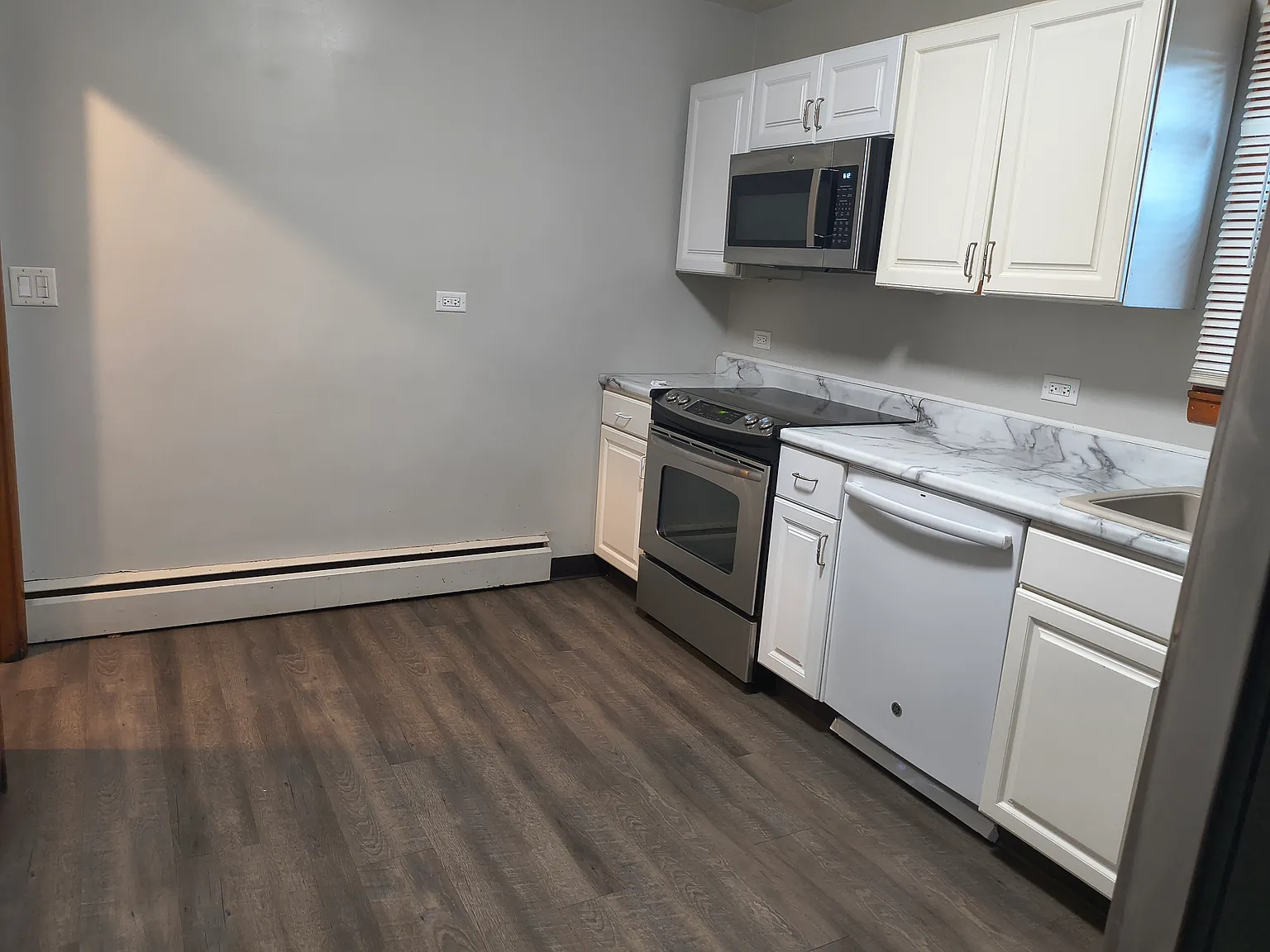 3 bed, 1100 sqft, $1,800 — Photo 4