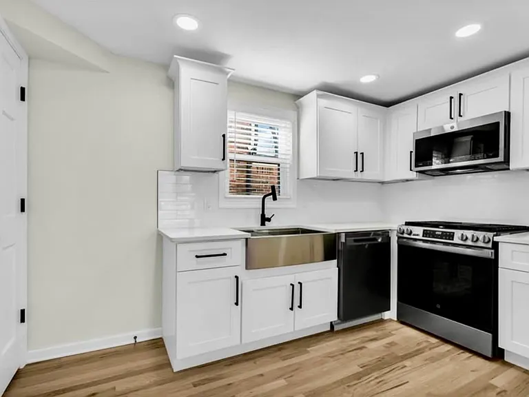 16350 Mack Ave — Photo 8