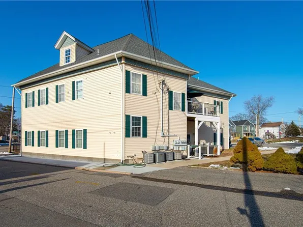 1 River St APT 2A, Riverside, RI 02915