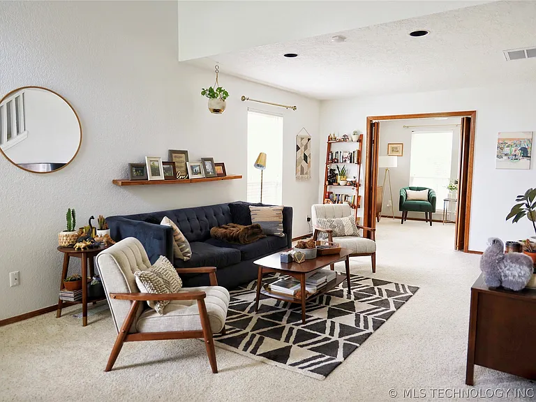 3210 S Chestnut Ave — Photo 2