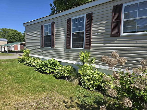 4th image of 7 Crown Point Drive #B