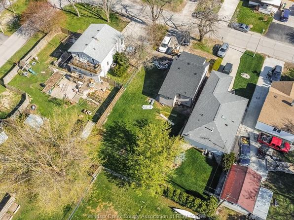 786 Hildegarde St, Windsor, ON N8X 2Z8
