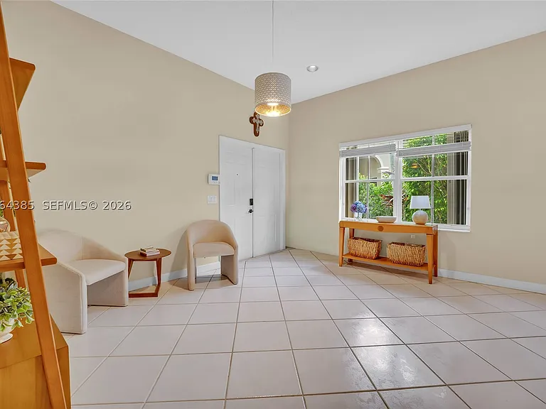 885 Tanglewood Cir #885 — Photo 6