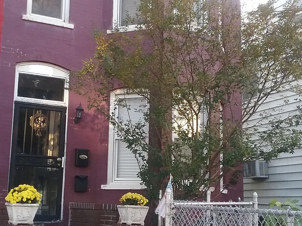1st image of 2060 E 15th St