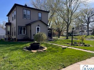 227 W 2nd St, Blue Earth, MN 56013