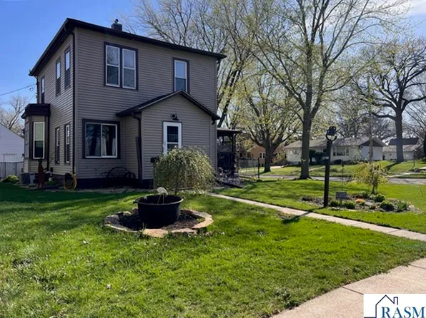 227 W 2nd St, Blue Earth, MN 56013
