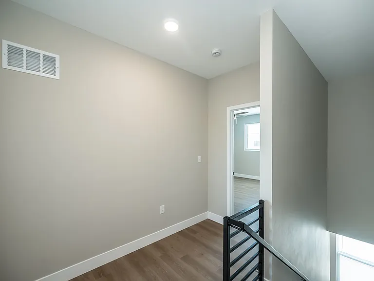 2182 Forest Ave — Photo 2