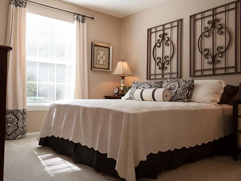 Centerville Manor Apartments — Photo 2