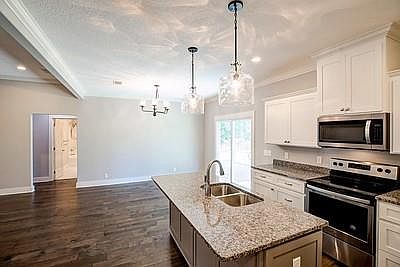 5th image of 27 Redington Dr