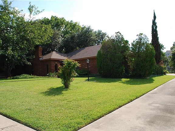 2nd image of 4109 Village Green Dr
