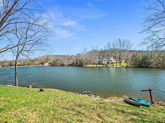 3rd image of 10442 Lake Crest Dr