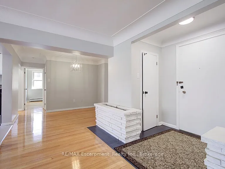 830 Robinson St #102 — Photo 4