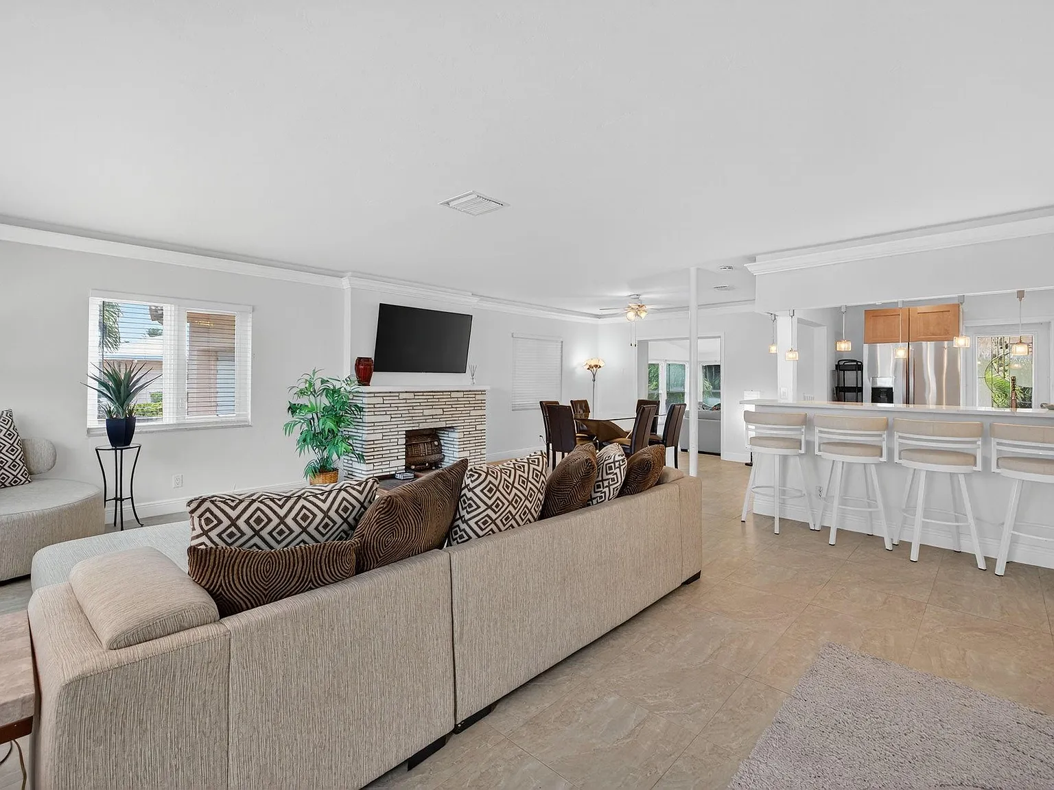 3 bed, 2.5 bath, 1761 sqft, $4,500 — Photo 4