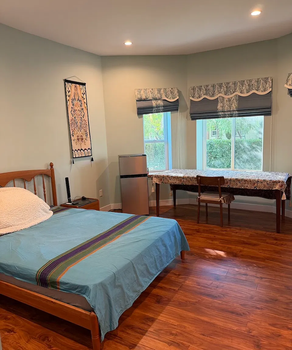 Studio, $2,500 — Photo 2